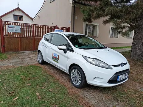 Ford Fiesta 1.4i automat – výcvikové vozidlo Autoškoly Noháček